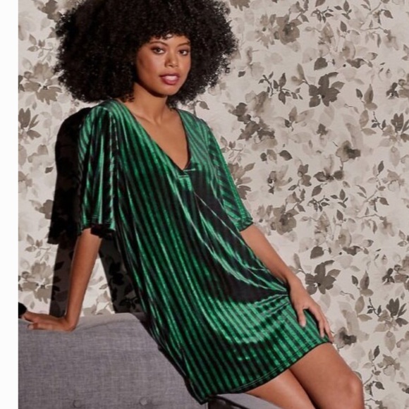 Conjuring Magic Shift Dress - Picture 1 of 9